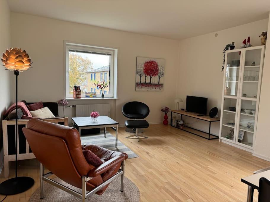 Stor Og Lys Lejlighed I Hjertet Af Holstebro Esterno foto